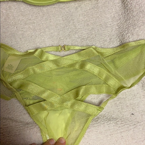 VS green bra and underwear set - Picture 2 of 3